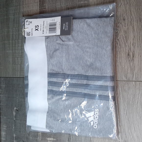 Adidas - W Multisport CO Shorts - Picture 4 of 4